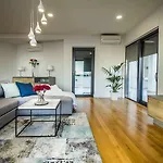 빌라 New Mountainside W Pool + Stunning Sea View