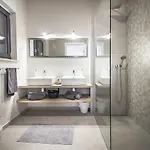 빌라 New Mountainside W Pool + Stunning Sea View 마카르스카
