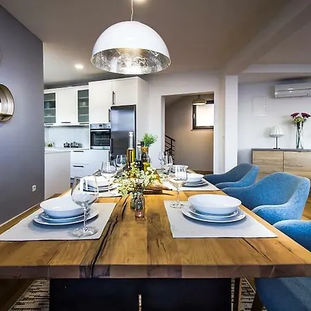 New Mountainside W Pool + Stunning Sea View Willa