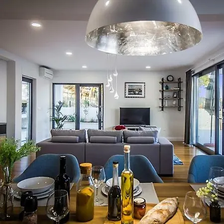 New Mountainside W Pool + Stunning Sea View *