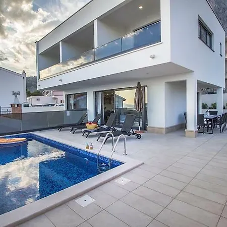 New Mountainside W Pool + Stunning Sea View Макарська