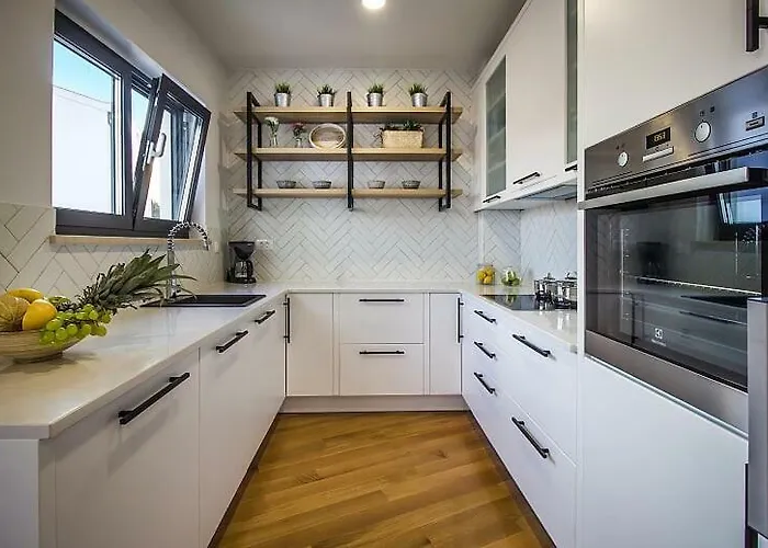 New Mountainside W Pool + Stunning Sea View Макарська