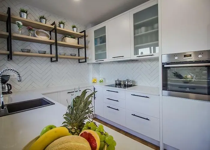 New Mountainside W Pool + Stunning Sea View Макарська