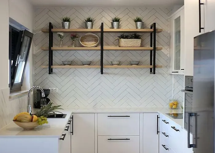 New Mountainside W Pool + Stunning Sea View Вілла *