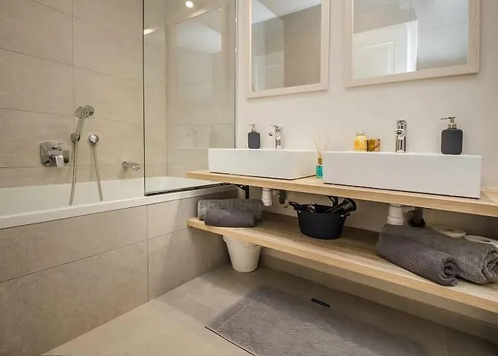 Вілла New Mountainside W Pool + Stunning Sea View Макарська