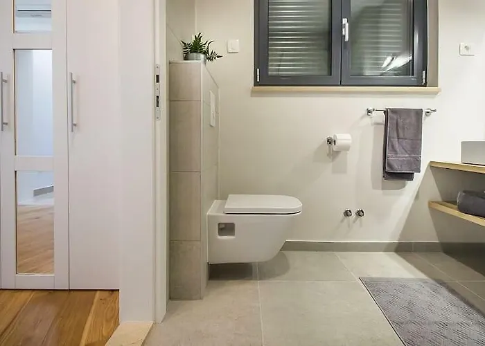 New Mountainside W Pool + Stunning Sea View Вілла Макарська