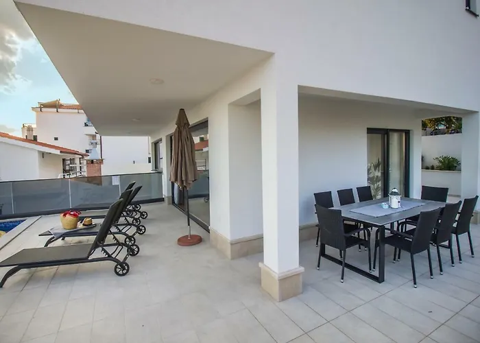 New Mountainside W Pool + Stunning Sea View *