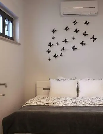 New Mountainside W Pool + Stunning Sea View Вілла