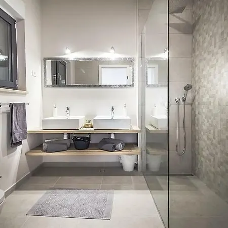 Vila New Mountainside W Pool + Stunning Sea View Makarská