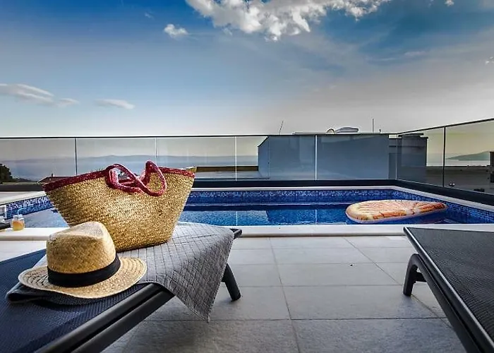 New Mountainside W Pool + Stunning Sea View