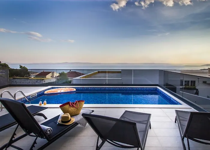 New Mountainside W Pool + Stunning Sea View Βίλα