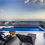 New Mountainside W Pool + Stunning Sea View Βίλα
