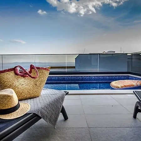 New Mountainside W Pool + Stunning Sea View