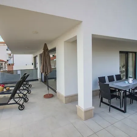 New Mountainside W Pool + Stunning Sea View *