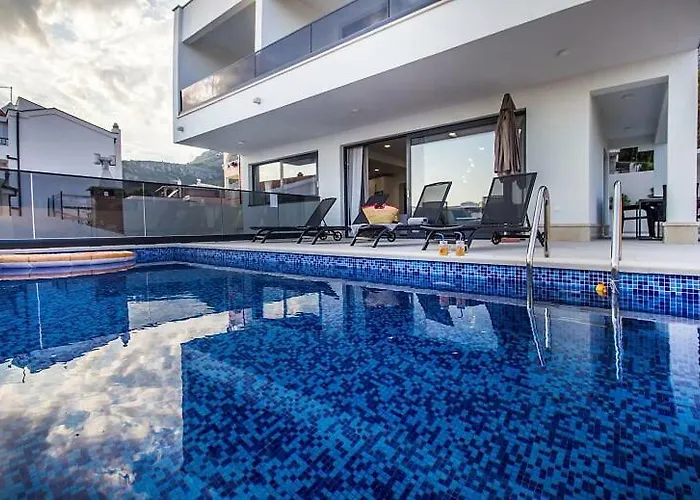 New Mountainside W Pool + Stunning Sea View Makarska