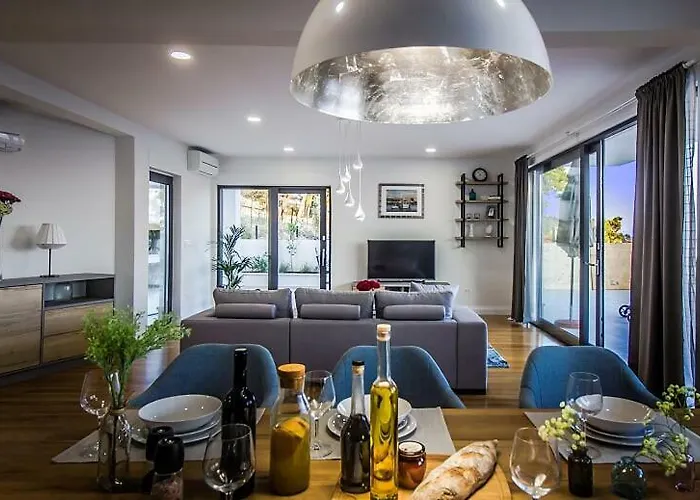 New Mountainside W Pool + Stunning Sea View *